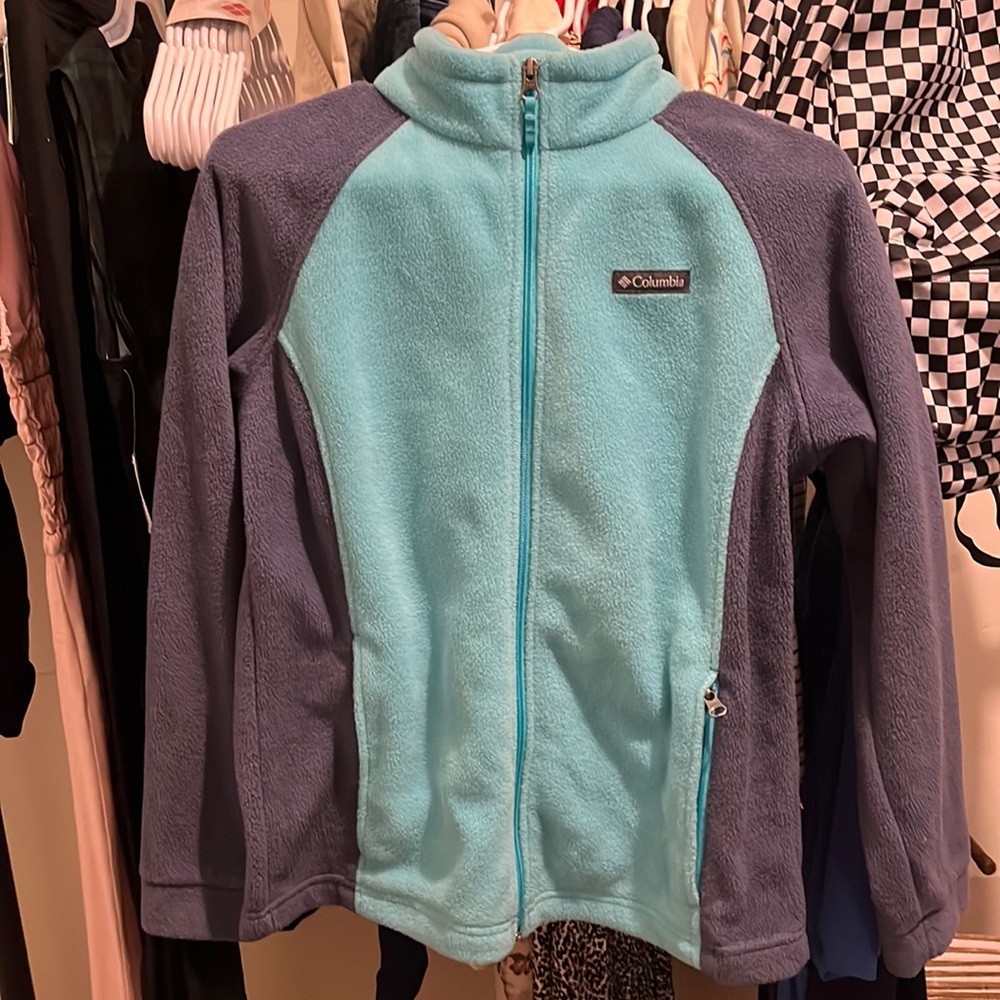 Girls Columbia sweater A13